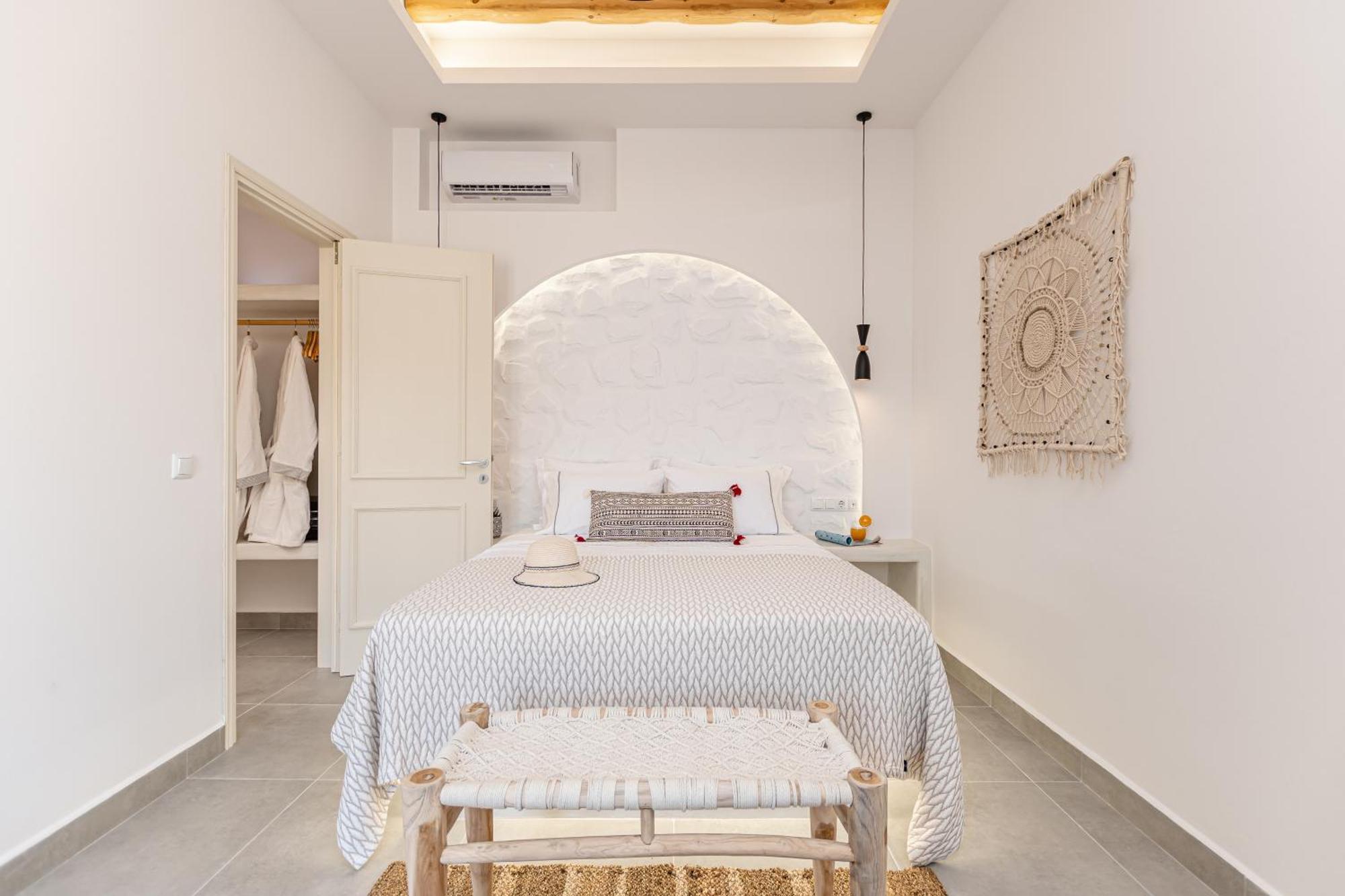 Porto Dema Luxury Suites Schoinoussa Exterior foto